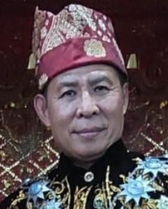 Potret H. Nazali Lempo mengenakan pakaian adat Melayu Jambi