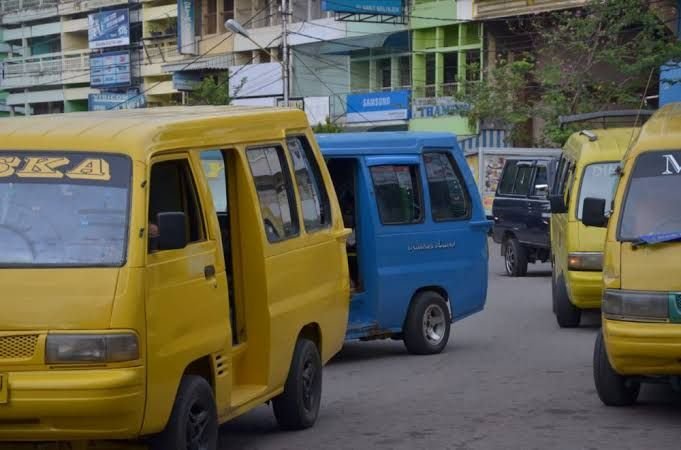 Angkutan kota (angkot) di Kota Jambi, moda transportasi yang pernah dijalankan BBS saat kuliah di Universitas Jambi