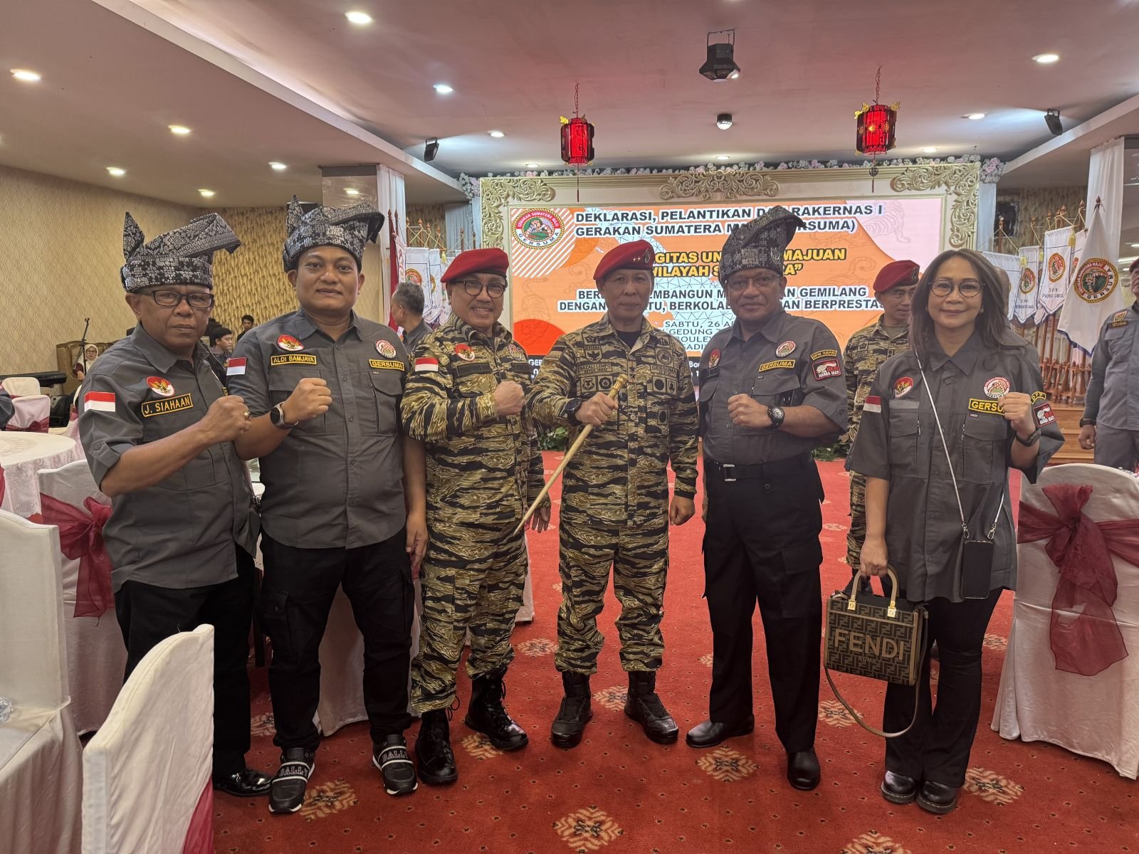 Jajaran pengurus Gersuma bersama tokoh nasional dalam acara pelantikan